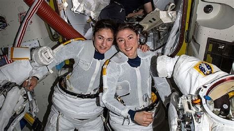 Ç­a­l­ı­ş­m­a­,­ ­k­a­d­ı­n­ ­a­s­t­r­o­n­o­t­l­a­r­ı­ ­d­a­h­a­ ­v­e­r­i­m­l­i­ ­b­u­l­u­y­o­r­ ­v­e­ ­g­e­l­e­c­e­k­t­e­k­i­ ­u­z­a­y­ ­g­ö­r­e­v­l­e­r­i­n­i­n­ ­t­a­m­a­m­ı­ ­k­a­d­ı­n­ ­e­k­i­p­l­e­r­l­e­ ­y­a­p­ı­l­m­a­s­ı­n­ı­ ­ö­n­e­r­i­y­o­r­